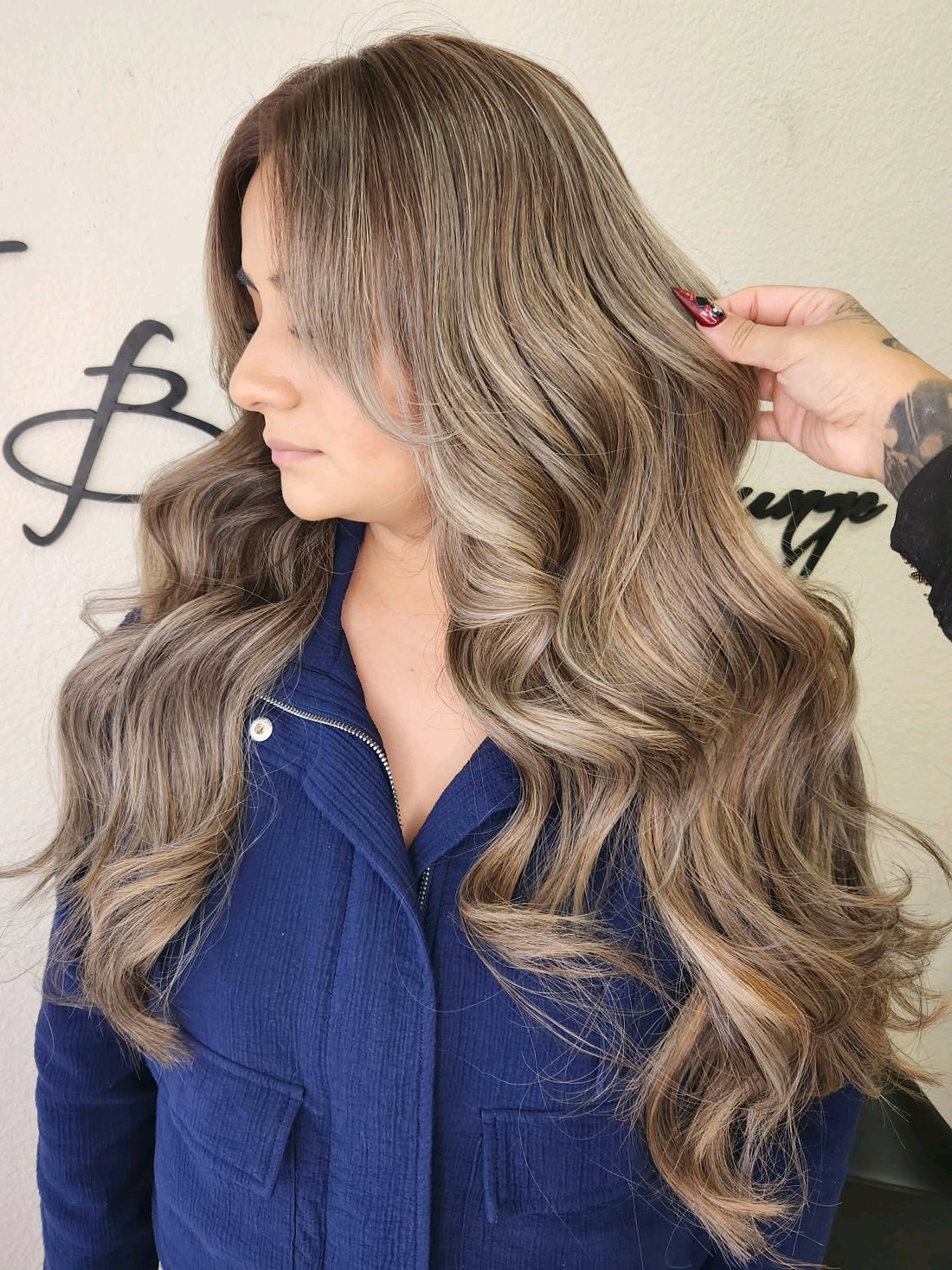 Voluminous lived-in blonde waves